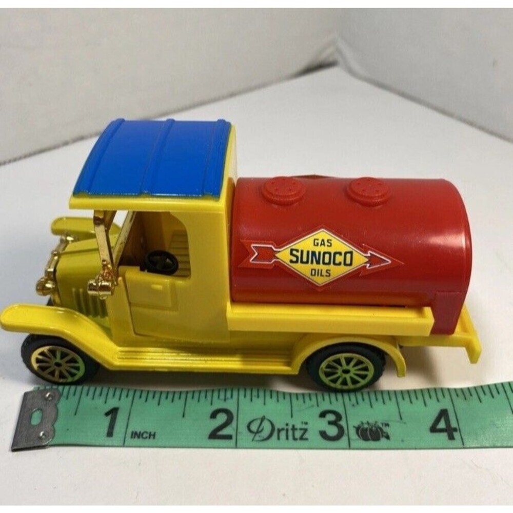 Readers Digest Collector’s Set of Classic Trucks Sunoco Gas Truck Diecast BB8